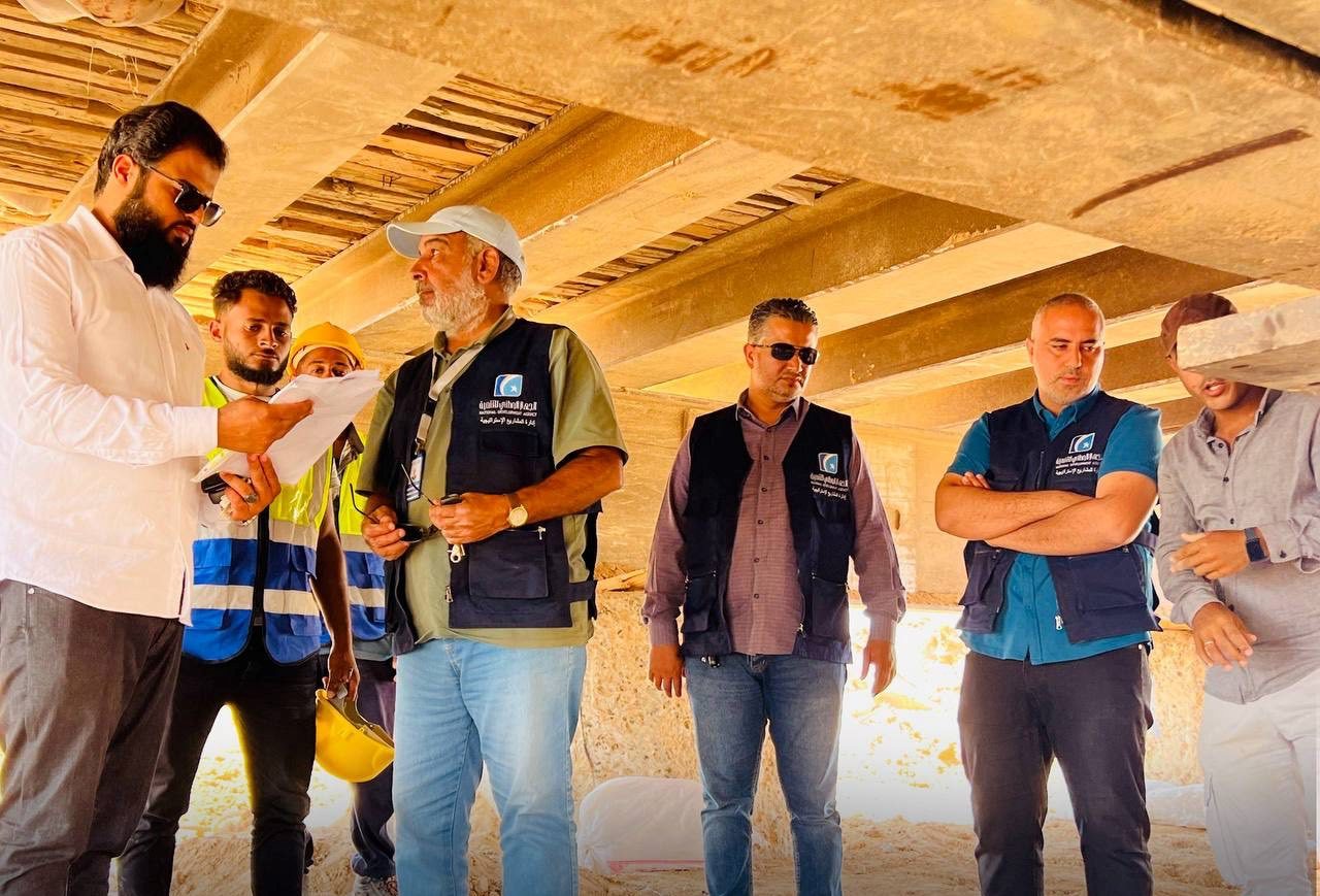 مدير المشاريع الاستراتيجية بالجهاز الوطني للتنمية يتفقد سير العمل في جسر “البنيان المرصوص”